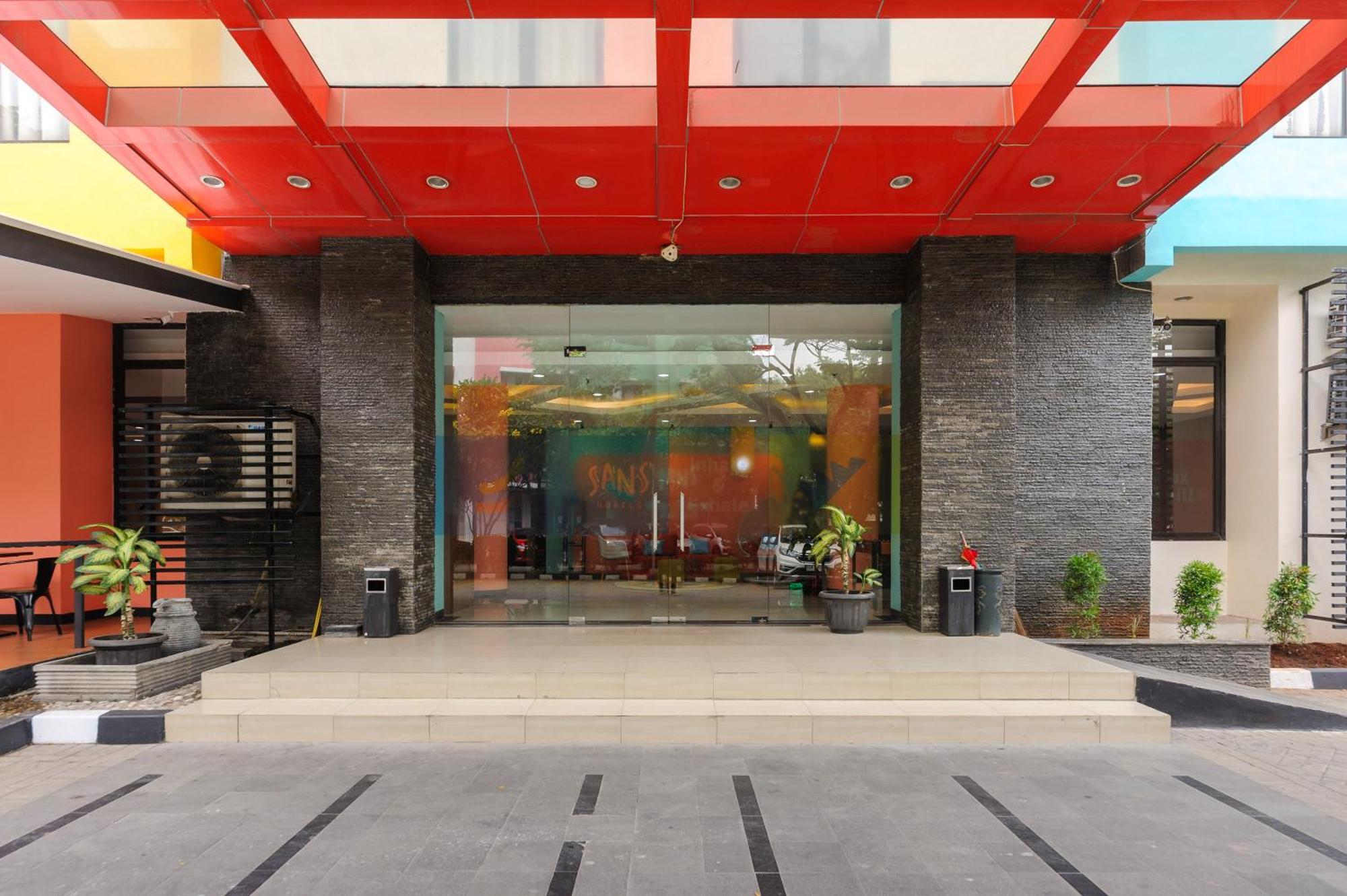 Sans Hotel Green Bekasi By Reddoorz Exterior photo