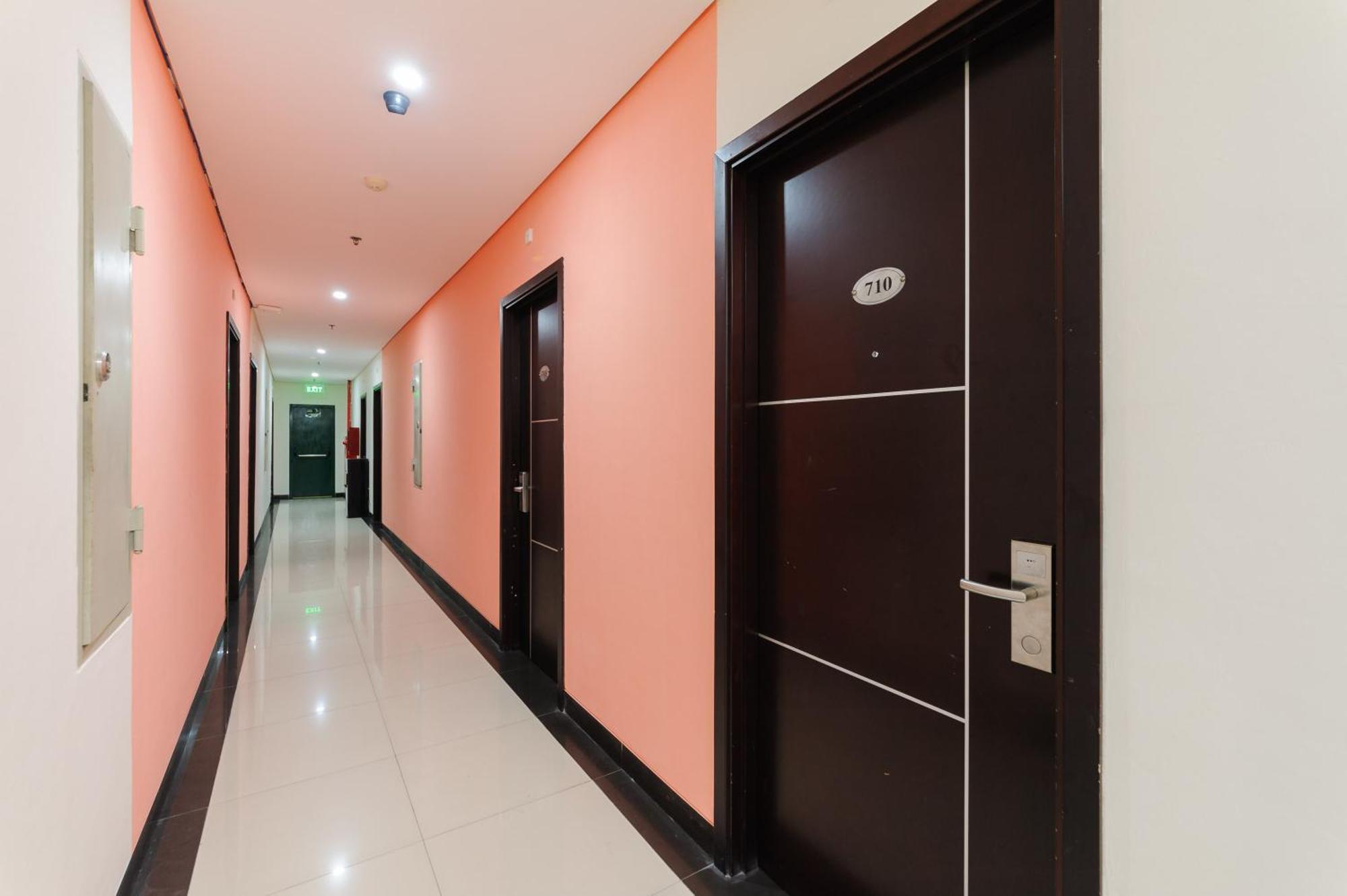 Sans Hotel Green Bekasi By Reddoorz Exterior photo